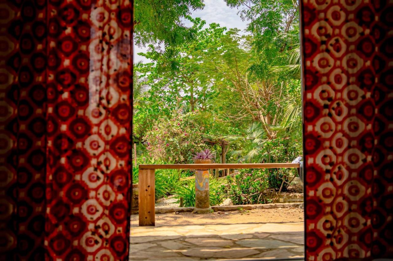 Kokrobite Gardens Restaurant And Guest House מראה חיצוני תמונה