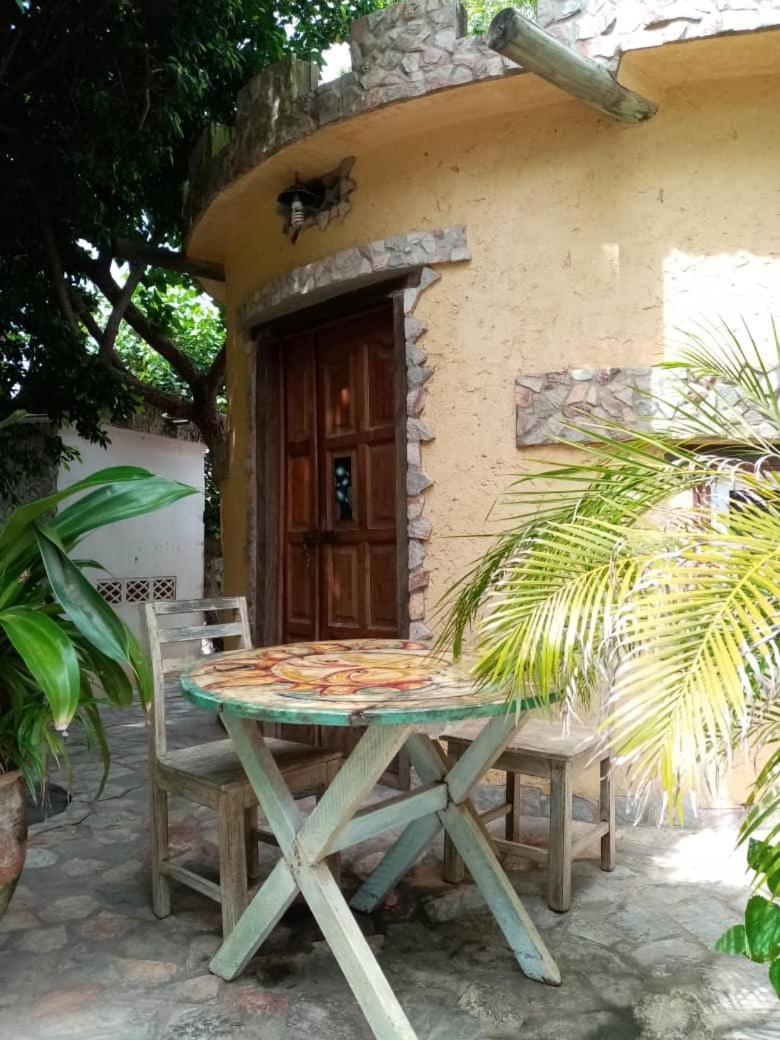 Kokrobite Gardens Restaurant And Guest House מראה חיצוני תמונה