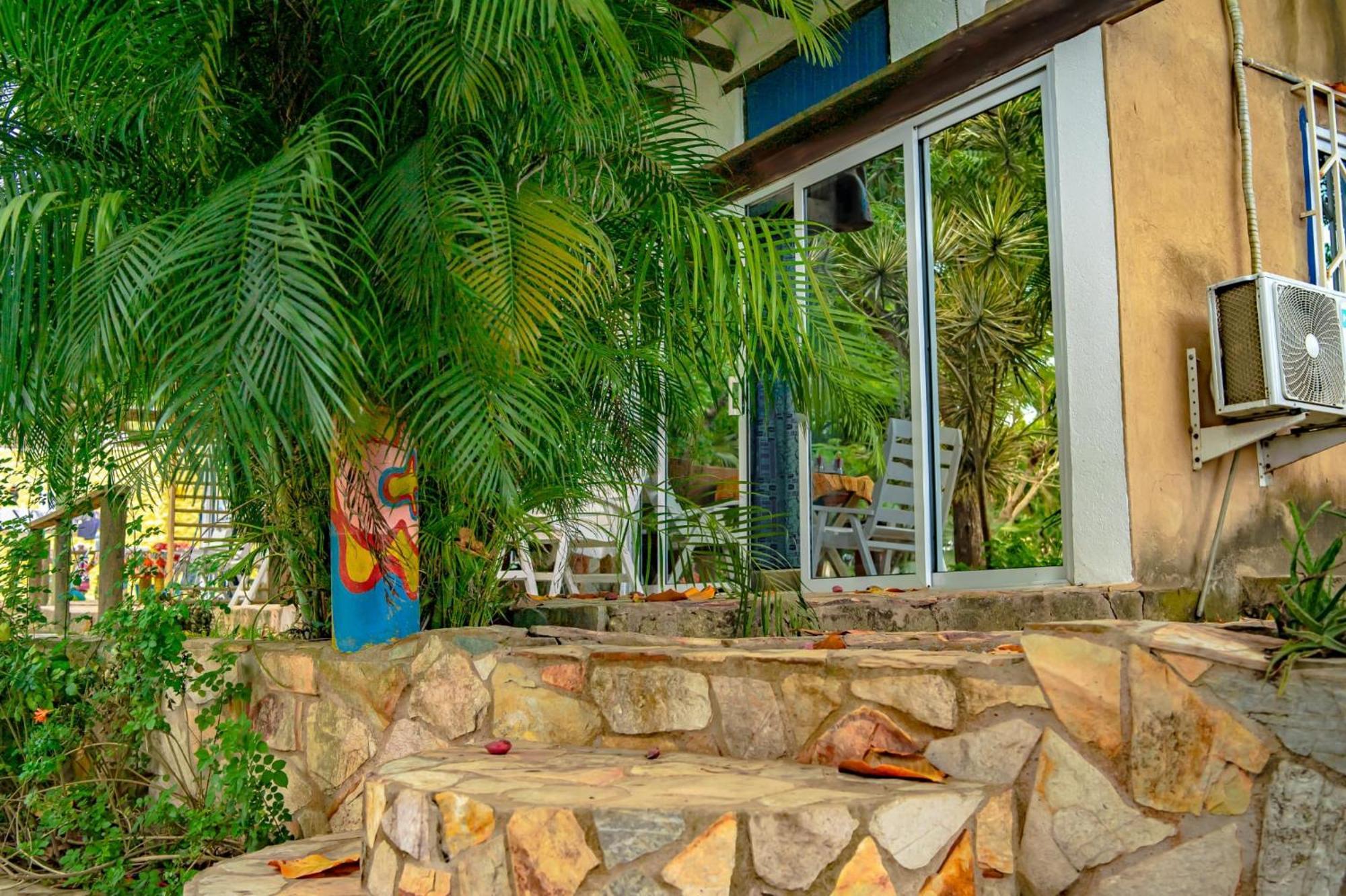 Kokrobite Gardens Restaurant And Guest House מראה חיצוני תמונה
